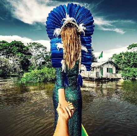 "跟我走"情侣终于结婚了