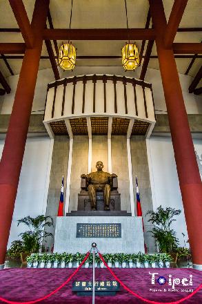 在纪念馆的展览区,有三民主义,中华民国宪法,国民政府建国大纲,中华